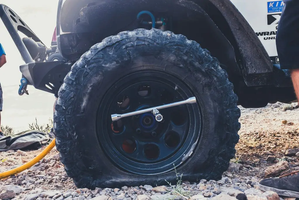 Flat Tire on Highway? Quick Solutions to Get You Back Safely 2 flat tire on highway