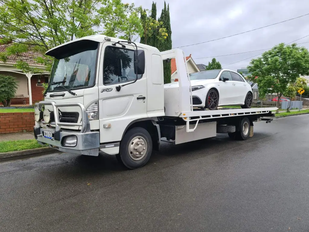 Is a Tow Truck an Emergency Vehicle? Know the Key Facts 2 is a tow truck an emergency vehicle