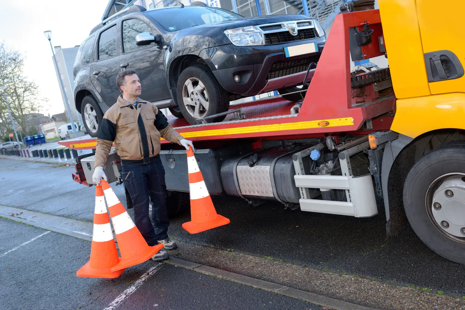 Can You Ride with the Tow Truck Driver? Here's What to Know 5 tow truck booking