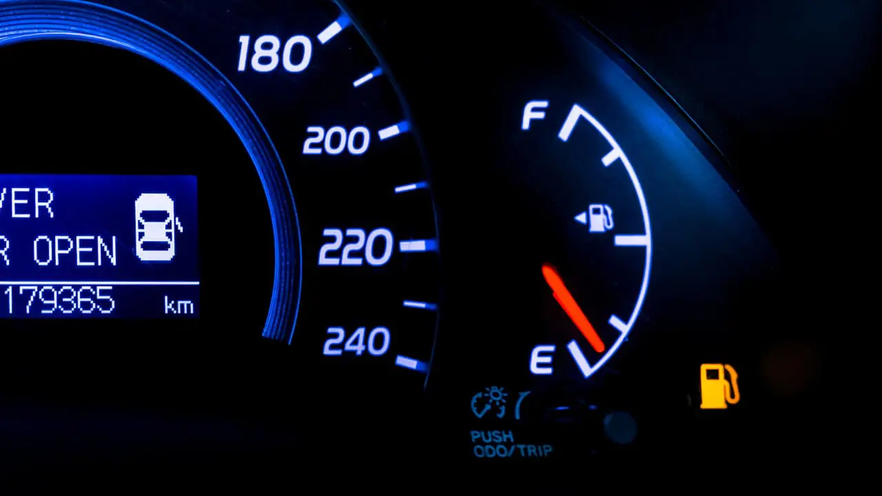 How to Prepare Your Car for Transport: Complete Guide 5 Reduce Fuel Levels