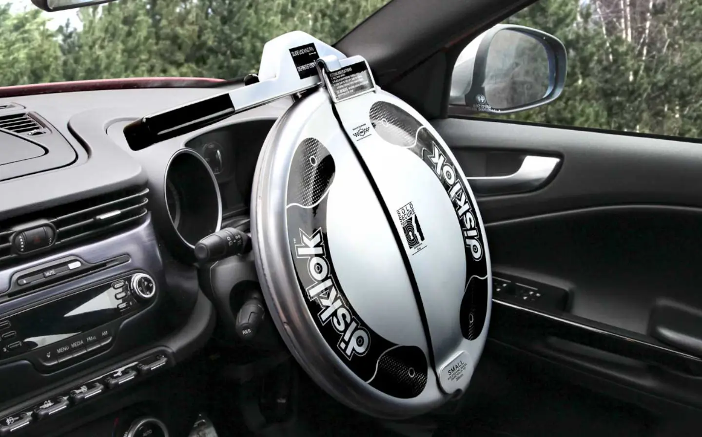 Can You Tow a Car Without Keys? Expert Tips and Methods 4 Steering Wheel lock