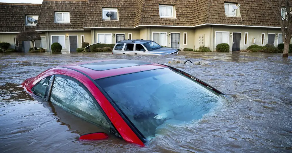 What to Do If Your Car Is Flooded: Essential Steps to Take 2 What to Do If Your Car Is Flooded