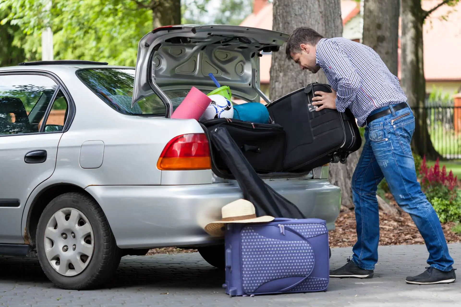Is It Illegal to Pack Your Car Full? You Might Be Surprised 4 A-man-packing-his-stuff-in-the-car